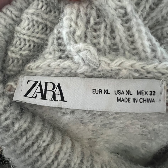 Zara Turtle Neck Sweater - Picture 4 of 6
